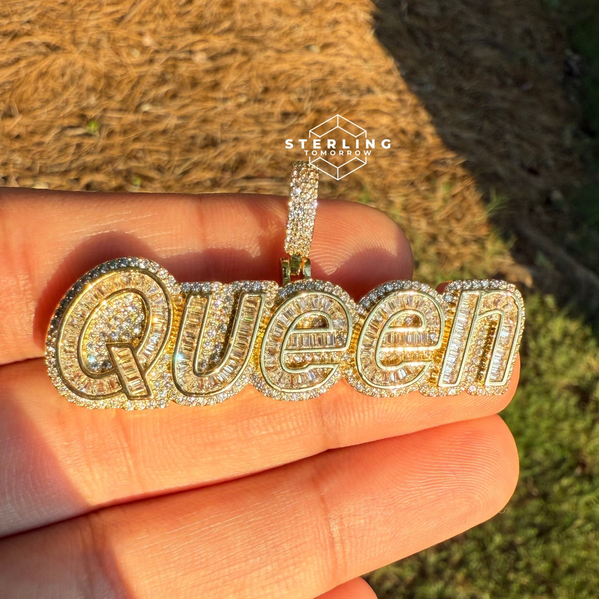 Queen Baguette Set Gold Tone Pendant