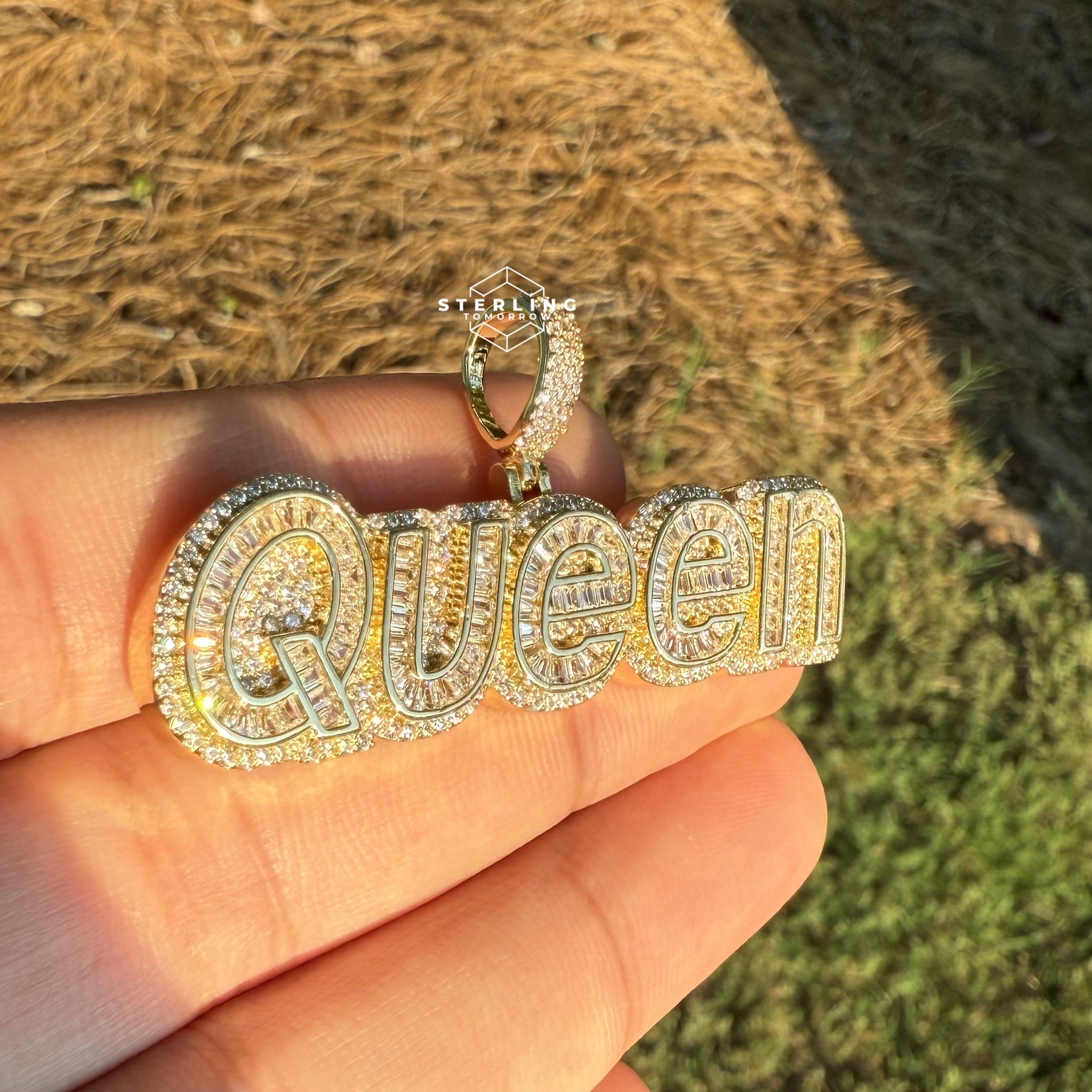 Queen Baguette Set Gold Tone Pendant