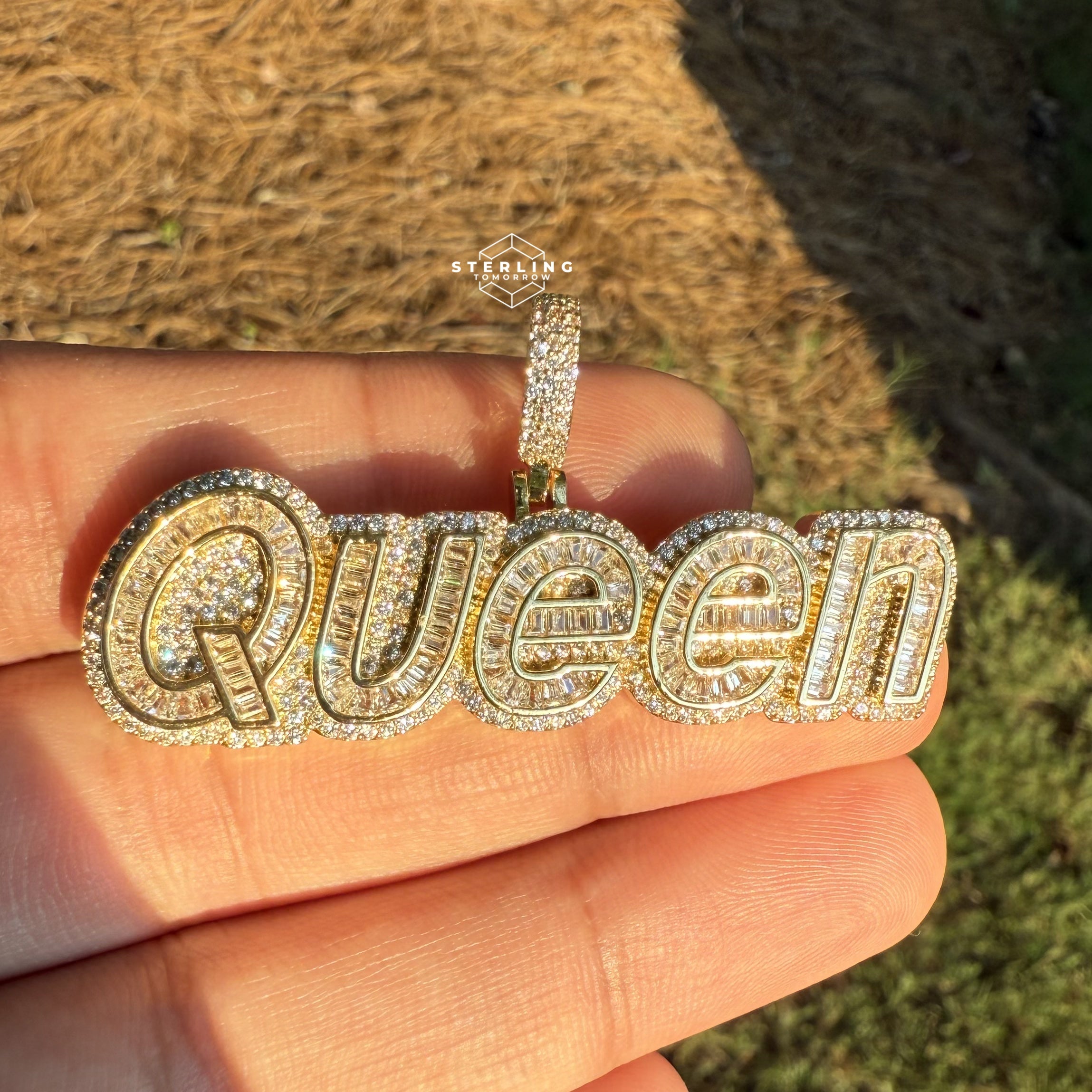 Queen Baguette Set Gold Tone Pendant