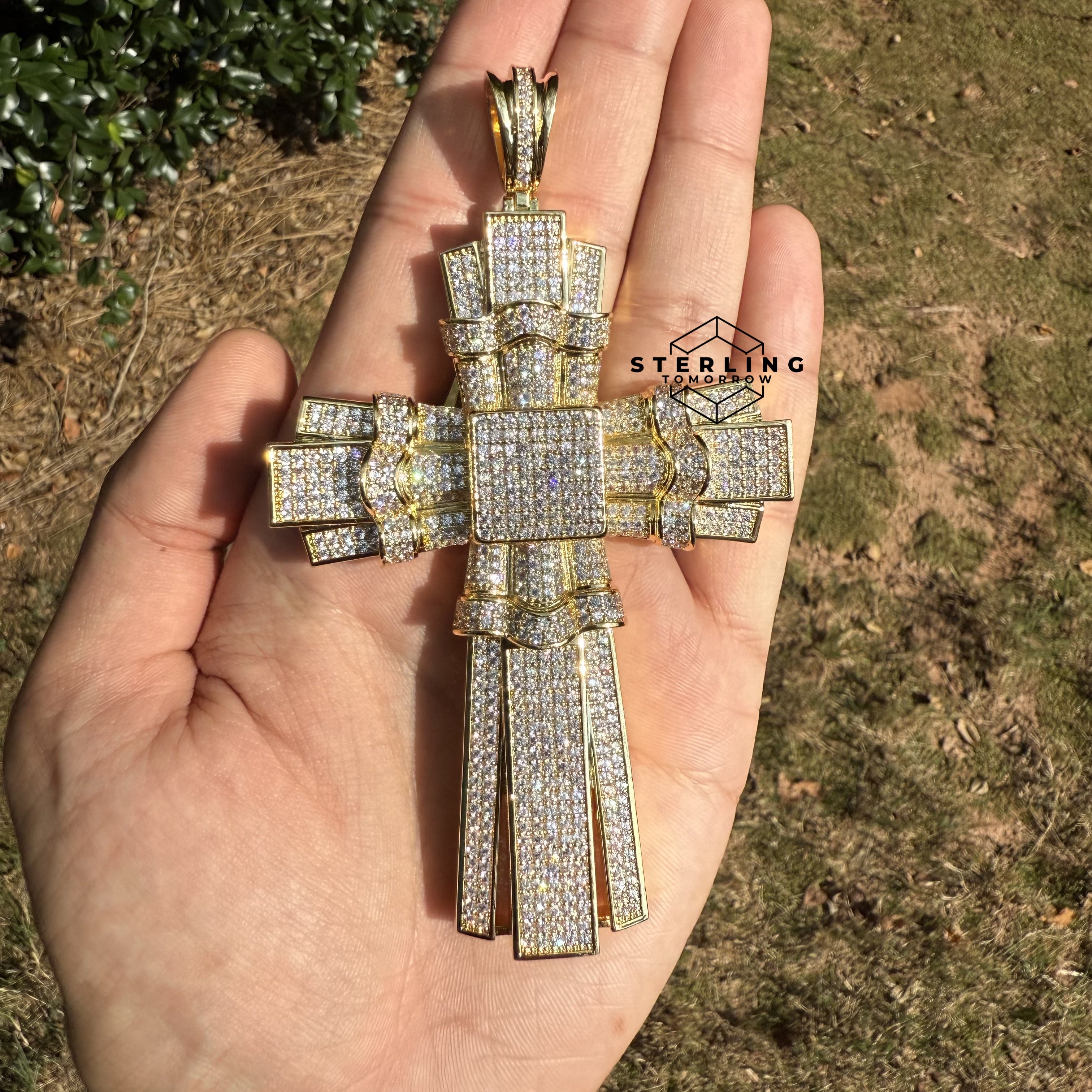 X Large Gold Cross Iced Out Detail Pendant