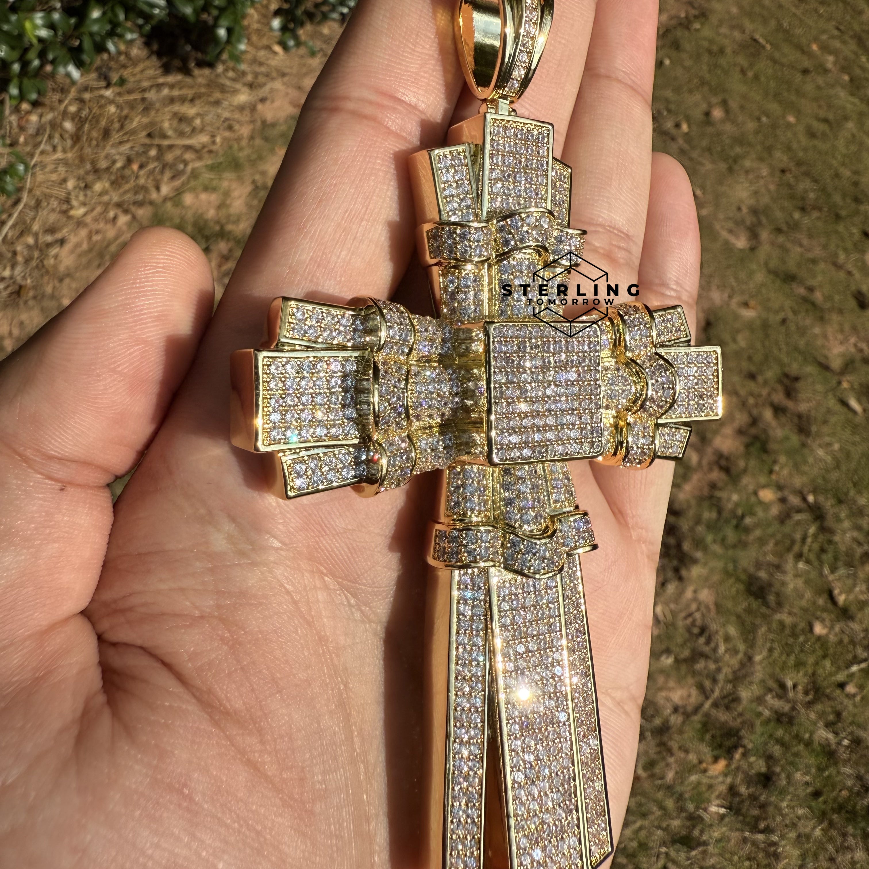 X Large Gold Cross Iced Out Detail Pendant
