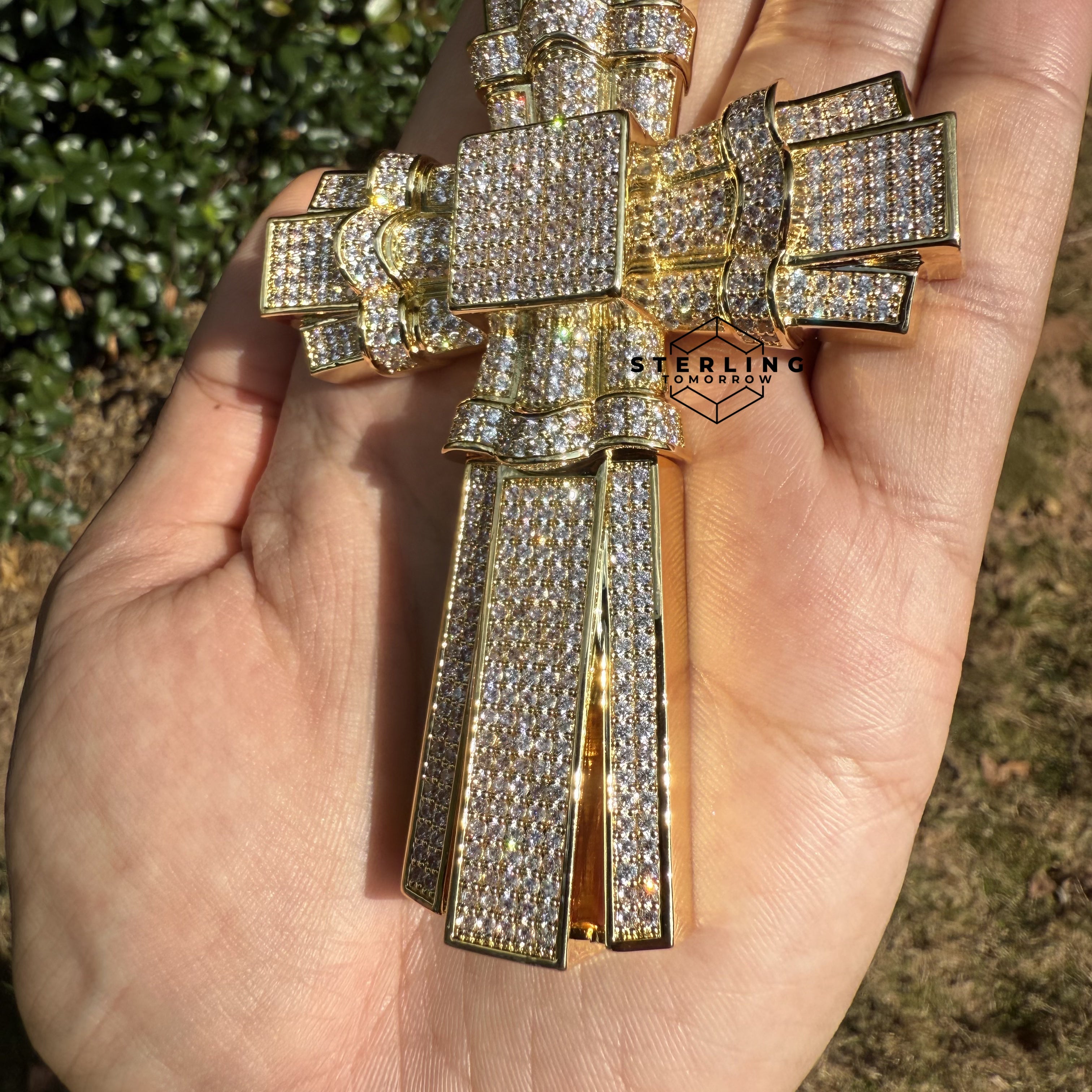 X Large Gold Cross Iced Out Detail Pendant