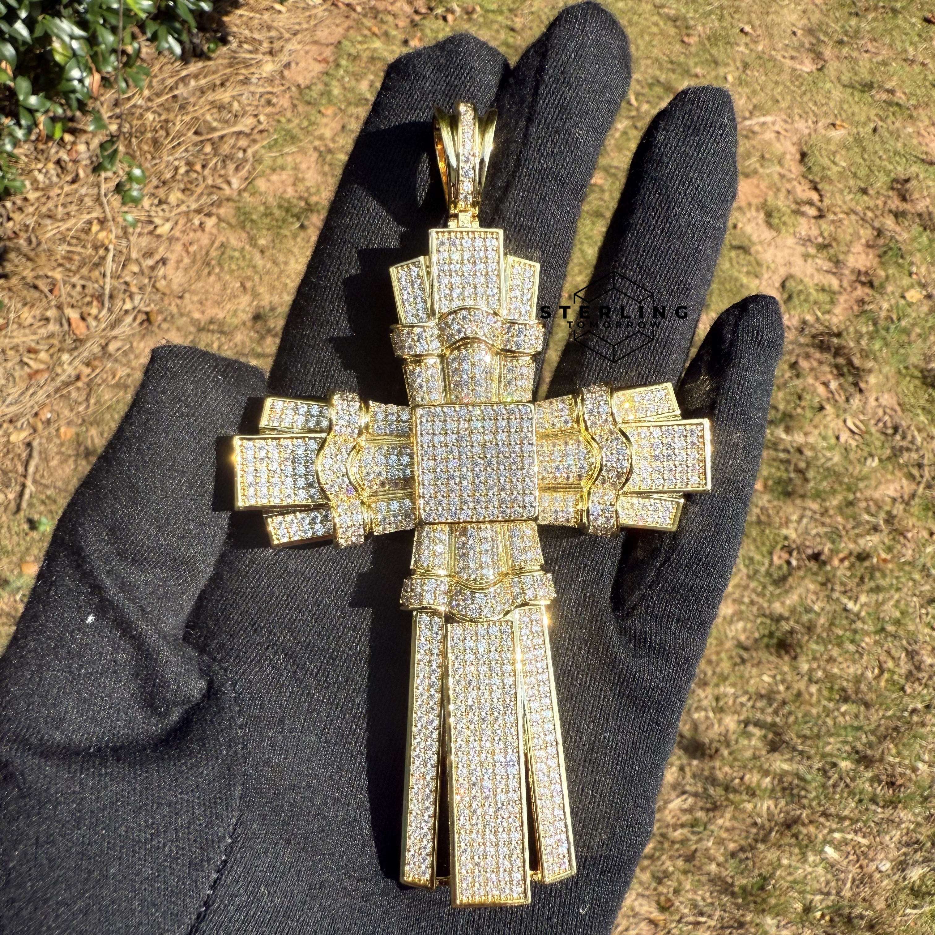 X Large Gold Cross Iced Out Detail Pendant