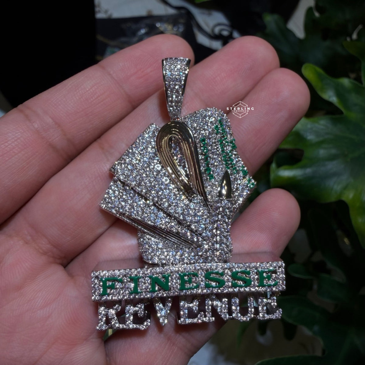 Finesse Revenue Iced Pendant