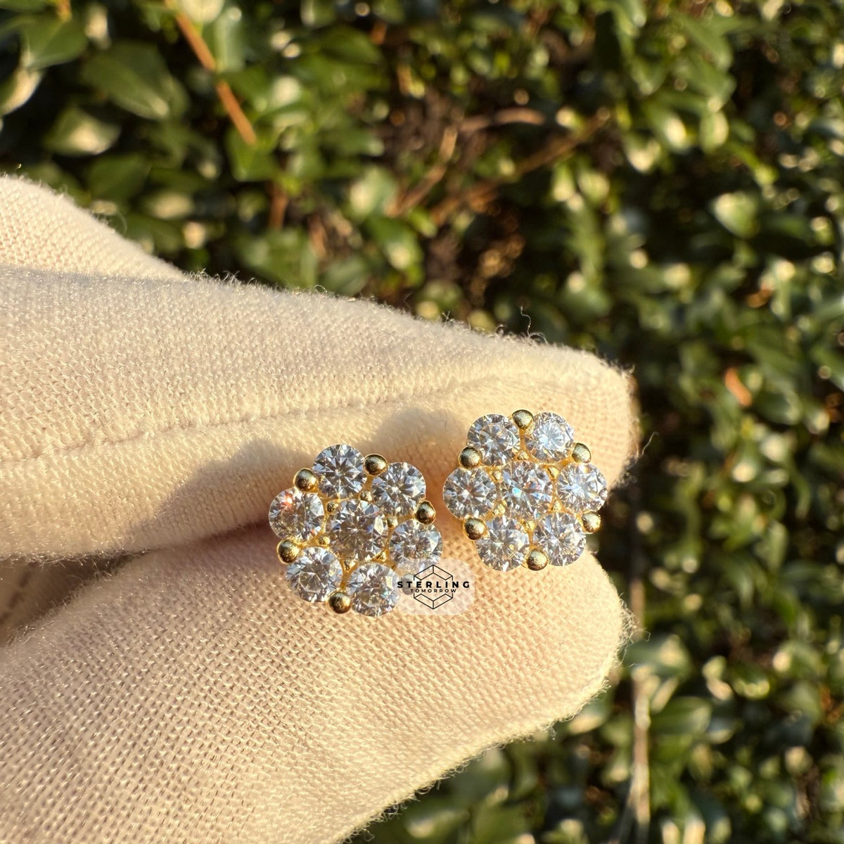 Moissanite 9mm Daisy Screwback Stud Earrings Gold Tone