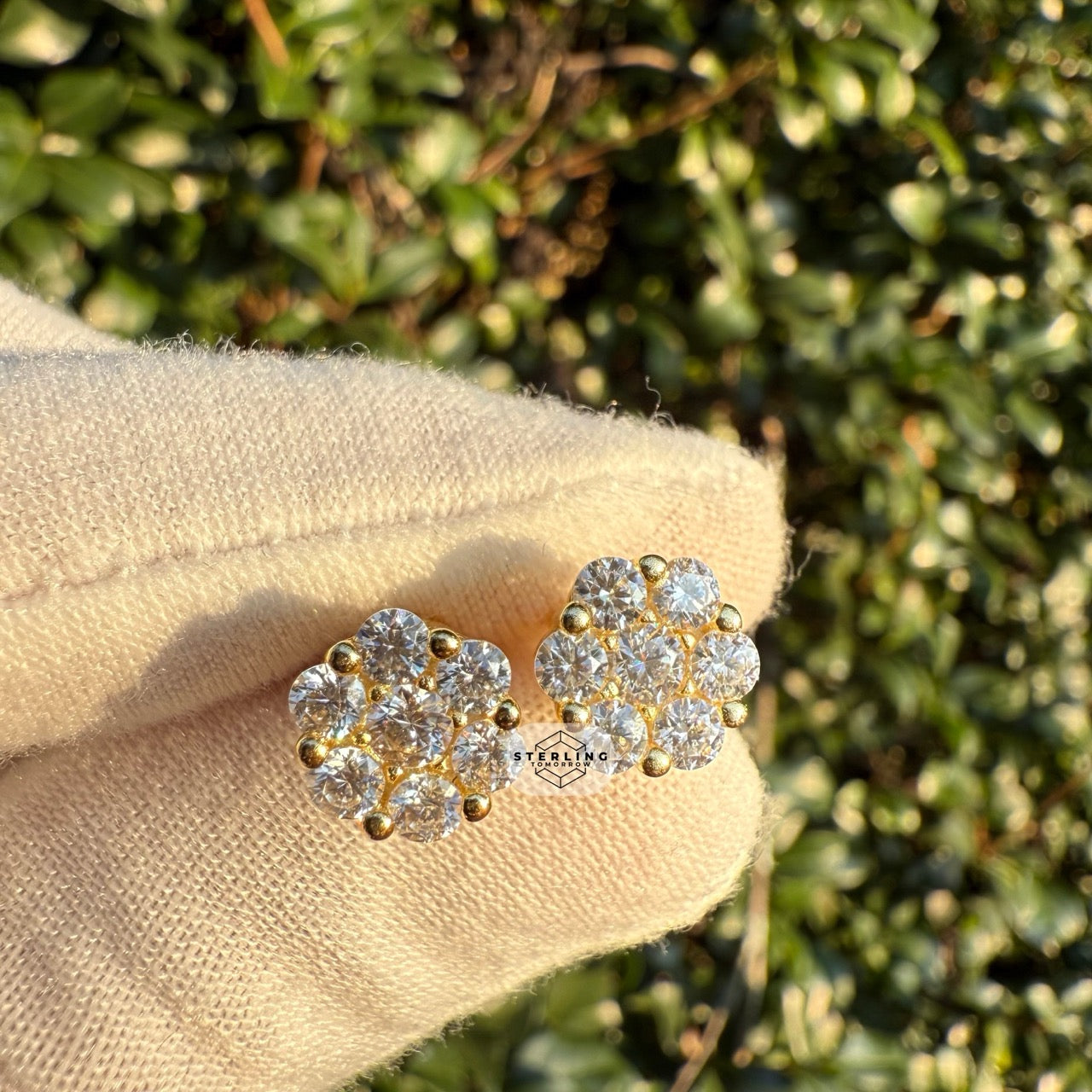 Moissanite 9mm Daisy Screwback Stud Earrings Gold Tone