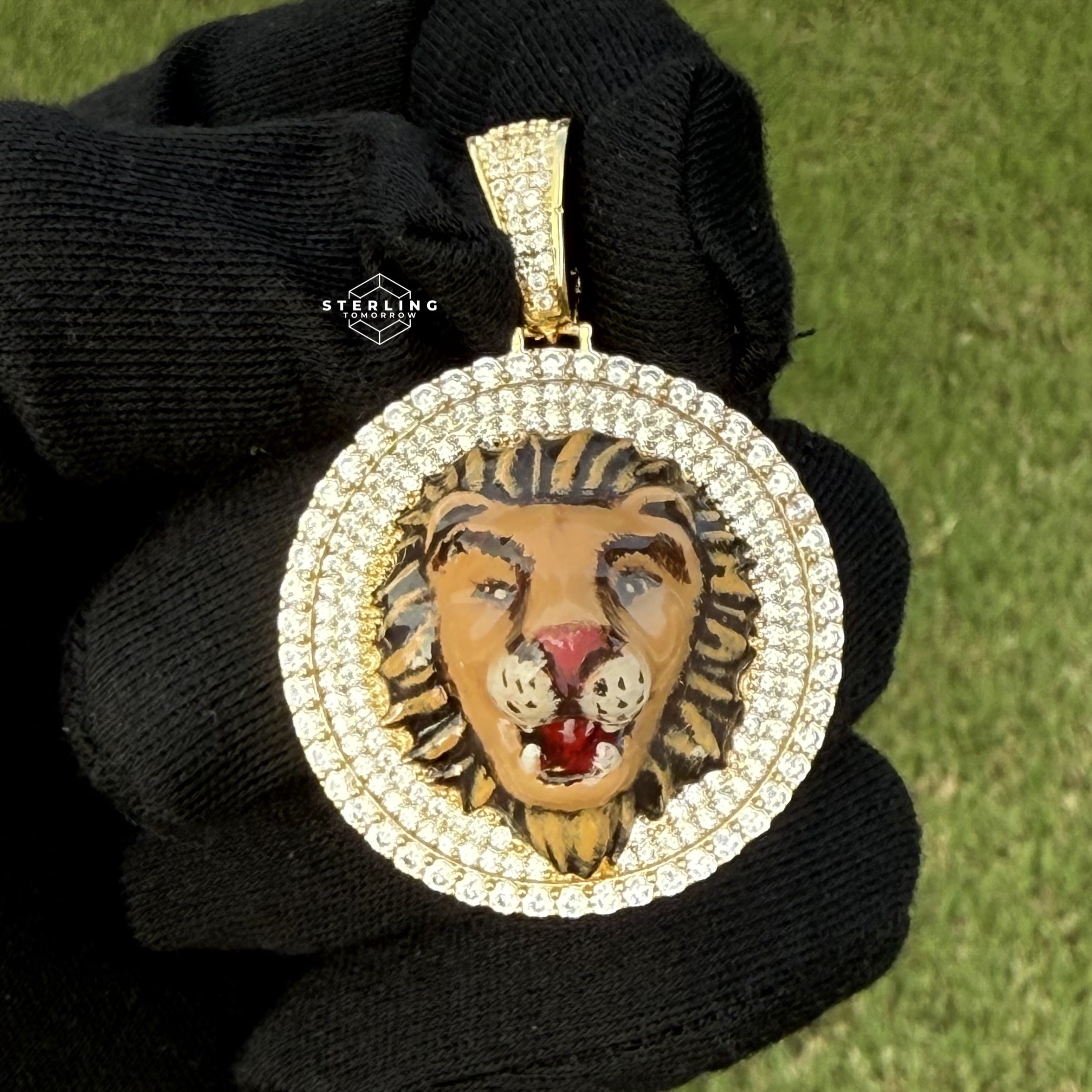 Lion Head Pendant – Gold Round Medallion