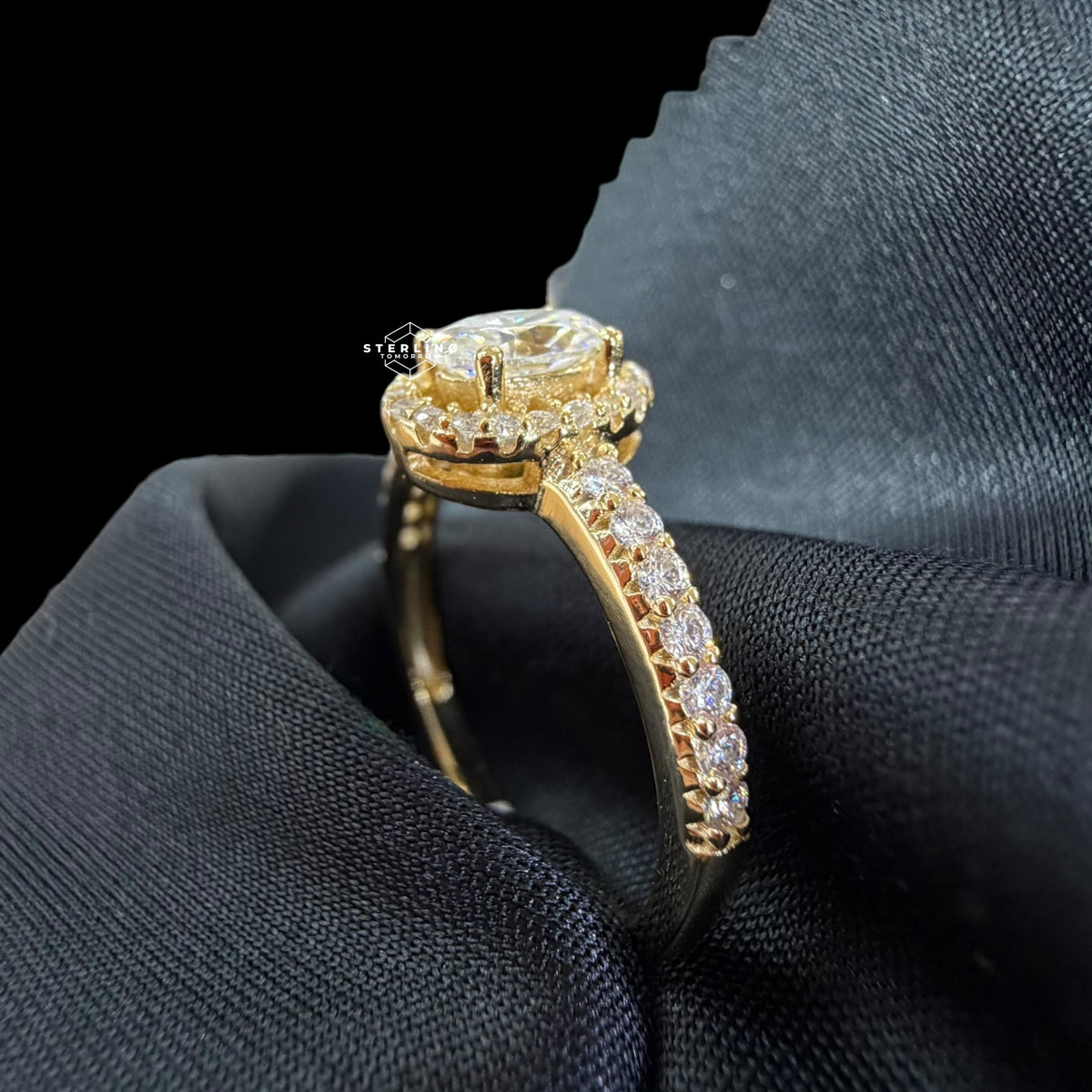 2CT Oval Moissanite Halo Ring