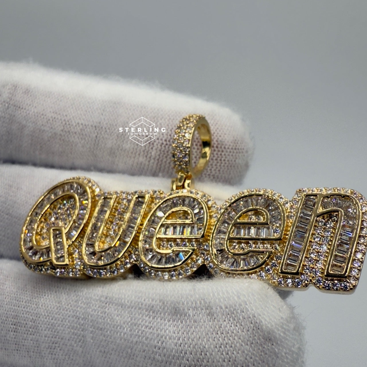Queen Baguette Set Gold Tone Pendant