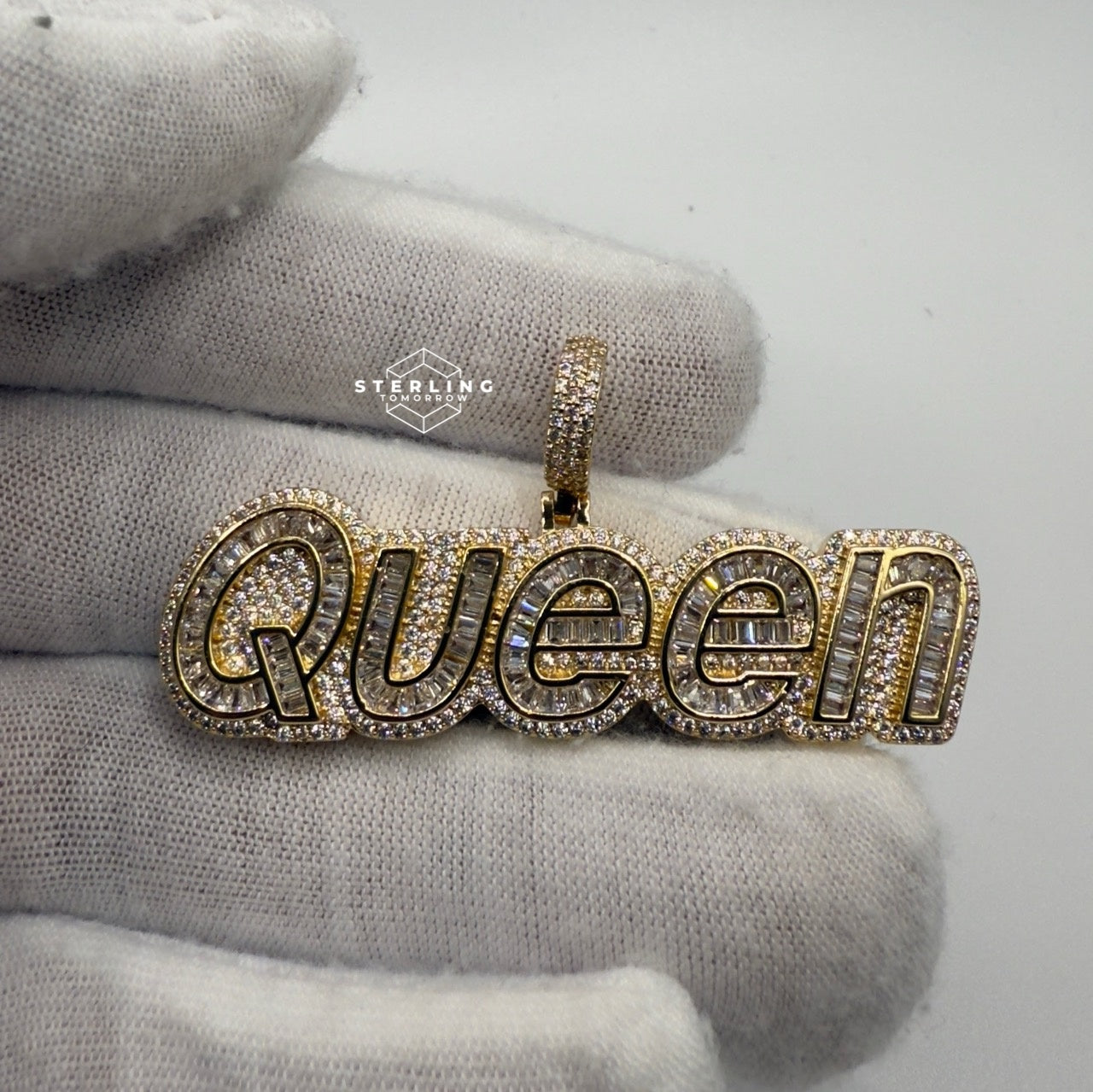 Queen Baguette Set Gold Tone Pendant